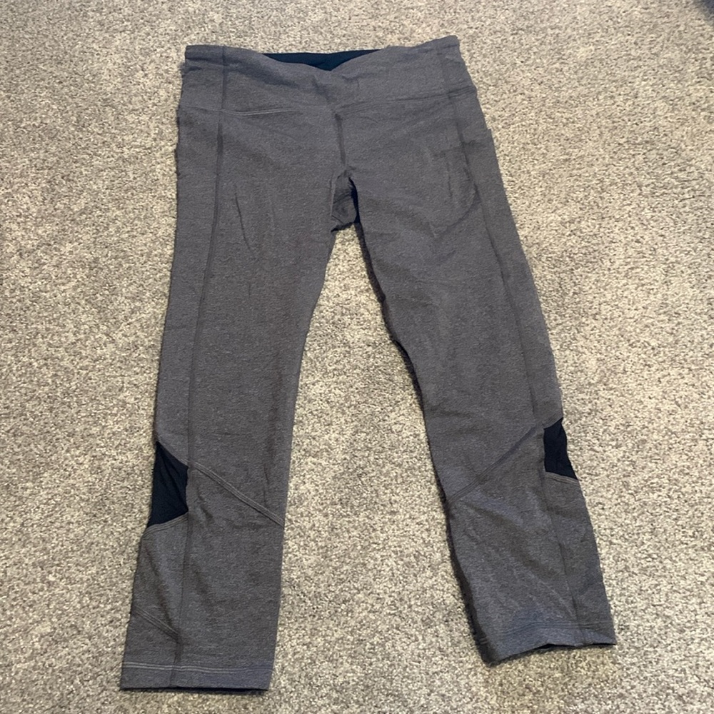 Lululemon capri tights size 6
